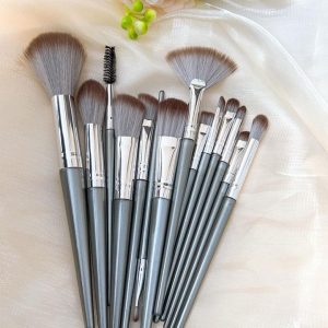 Кисти для макияжа в ассортименте 1шт